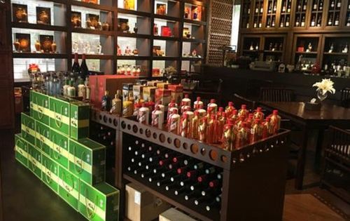 茅台 五粮液抢着帮他 数钱 靠卖酒年入37亿,成行业第一股