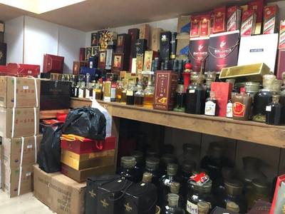 虫草店里一仓库的自泡酒?!还有违禁的鱼翅过期的参…严查!